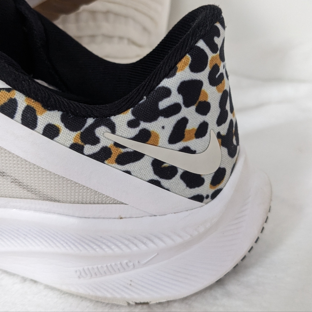 Nike Women's Quest 3 Premium Running Shoes White Light Bone Animal Print - Picture 7 of 12